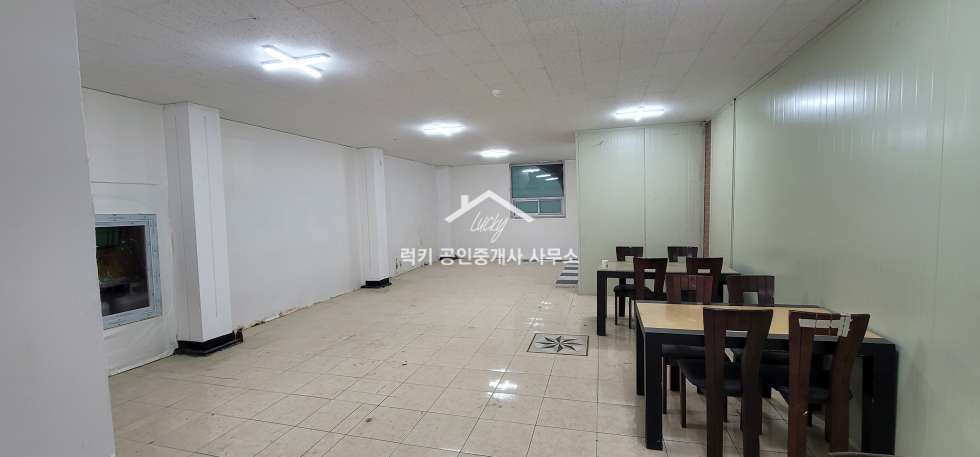 경기 의정부시 의정부동 행복로 교차로 대로변 / 1층 / 무권리상가 월세 매물번호 10245 사진 1